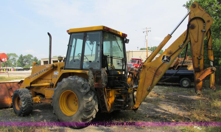 image for item AW9934 1990 John Deere 310C backhoe
