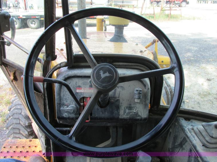 image for item AW9934 1990 John Deere 310C backhoe