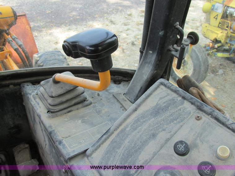 image for item AW9934 1990 John Deere 310C backhoe