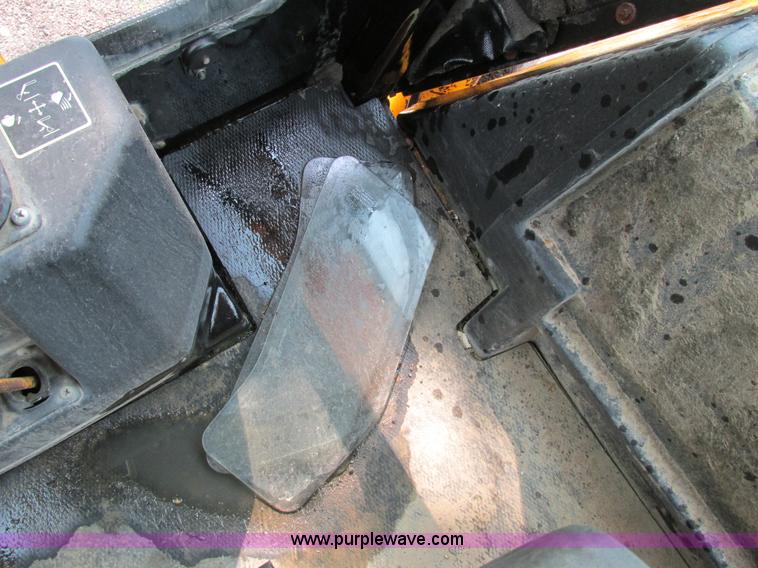 image for item AW9934 1990 John Deere 310C backhoe