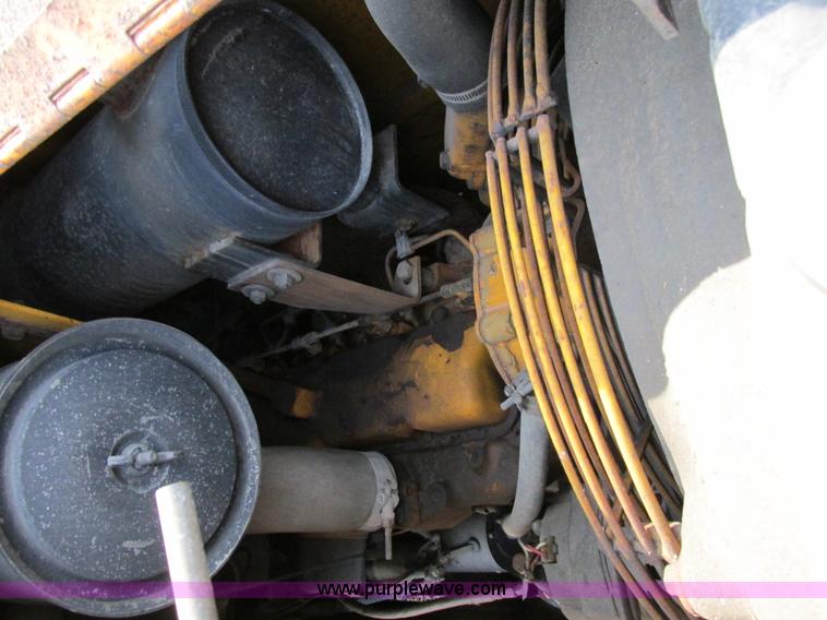 image for item AW9934 1990 John Deere 310C backhoe