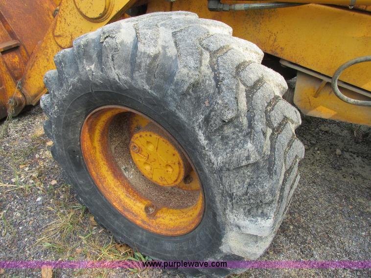 image for item AW9934 1990 John Deere 310C backhoe