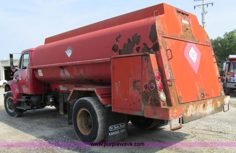 image for item AW9939 1997 International 4700 fuel truck
