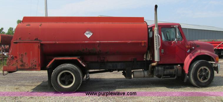 image for item AW9939 1997 International 4700 fuel truck