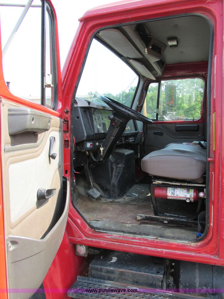 image for item AW9939 1997 International 4700 fuel truck