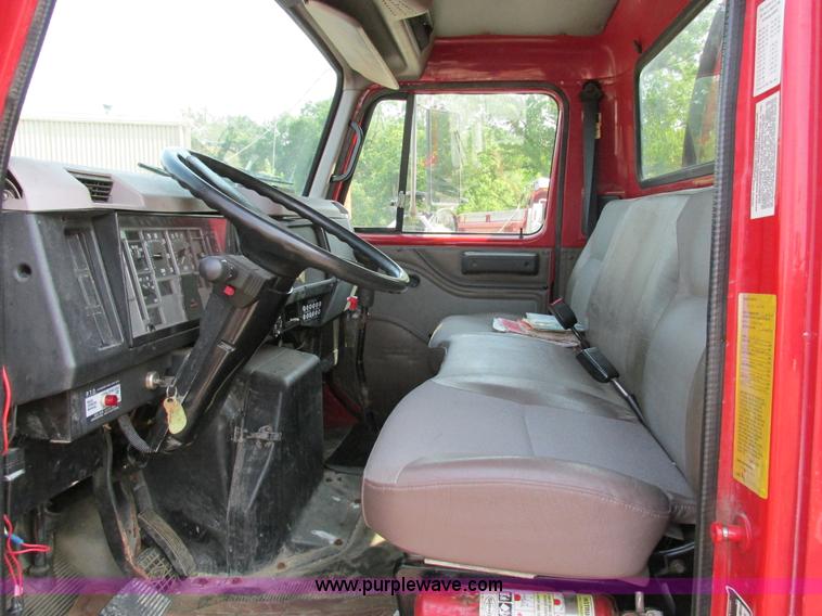 image for item AW9939 1997 International 4700 fuel truck