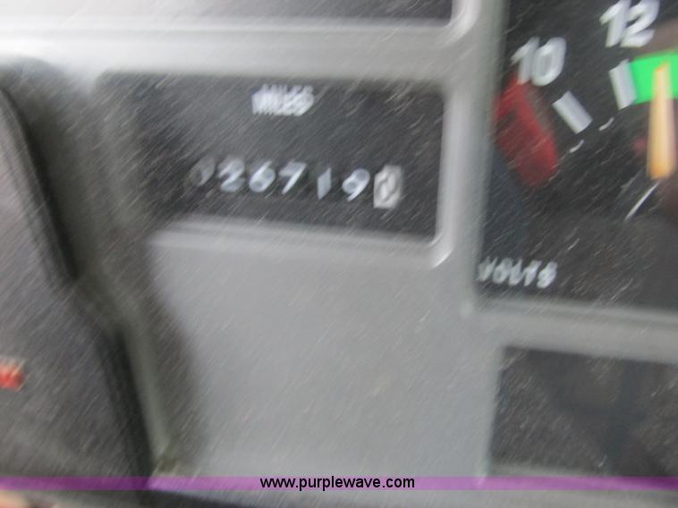 image for item AW9939 1997 International 4700 fuel truck