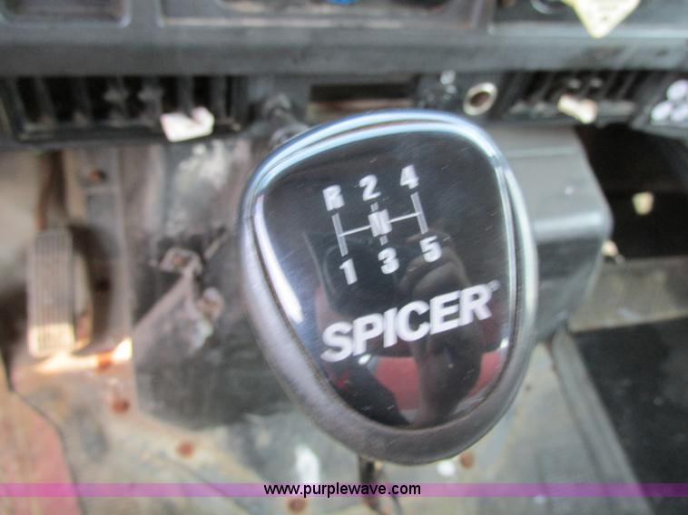 image for item AW9939 1997 International 4700 fuel truck