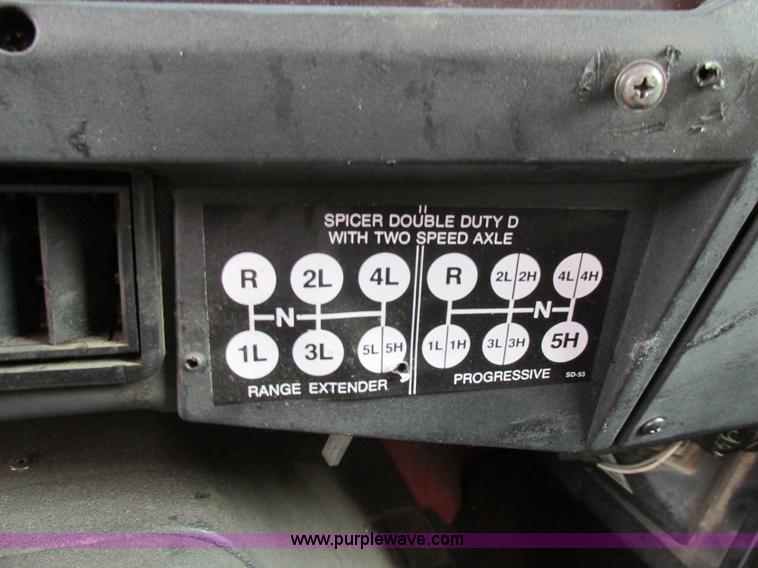 image for item AW9939 1997 International 4700 fuel truck