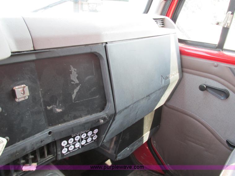 image for item AW9939 1997 International 4700 fuel truck