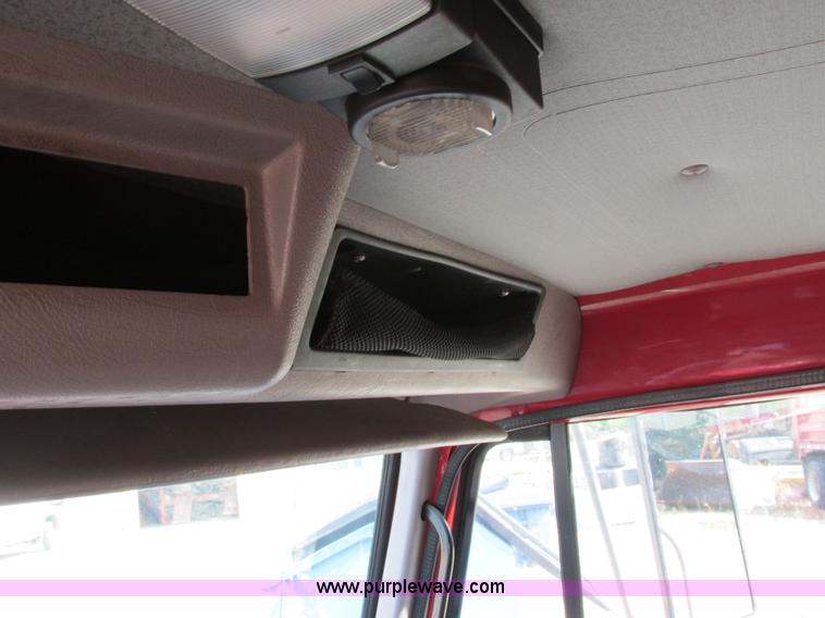 image for item AW9939 1997 International 4700 fuel truck