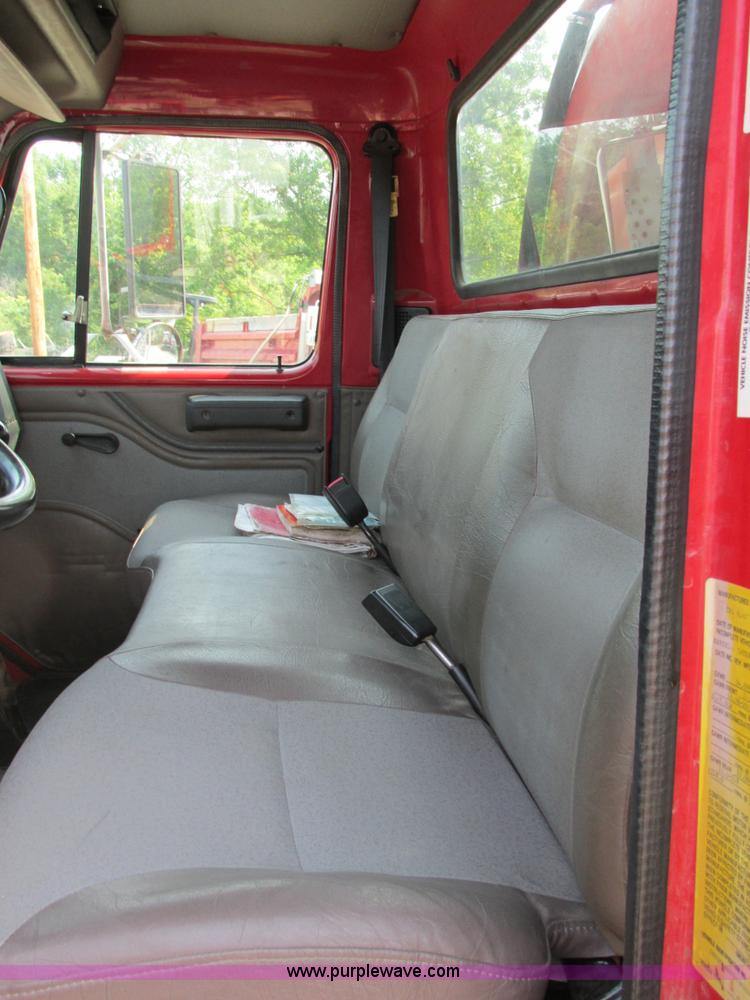 image for item AW9939 1997 International 4700 fuel truck