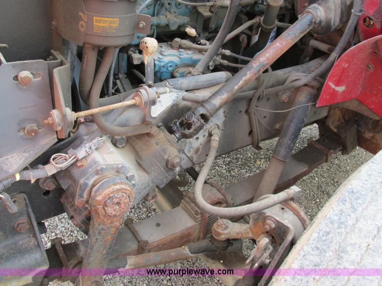 image for item AW9939 1997 International 4700 fuel truck