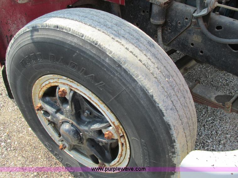 image for item AW9939 1997 International 4700 fuel truck