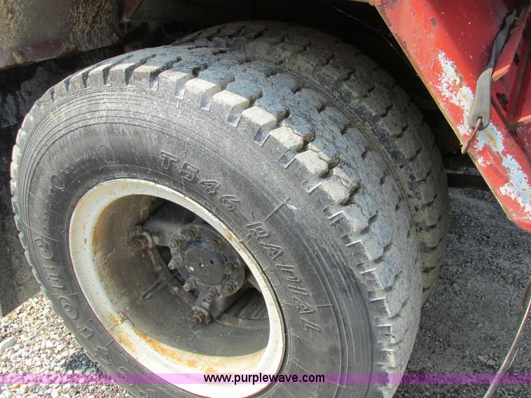 image for item AW9939 1997 International 4700 fuel truck