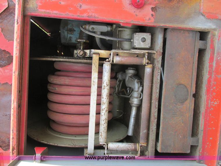 image for item AW9939 1997 International 4700 fuel truck