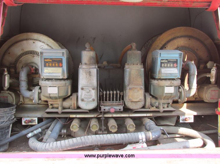 image for item AW9939 1997 International 4700 fuel truck