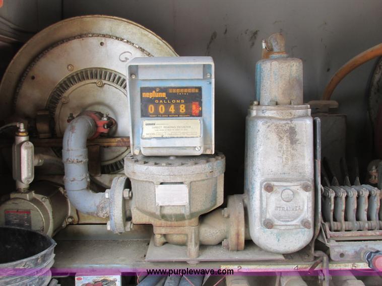 image for item AW9939 1997 International 4700 fuel truck