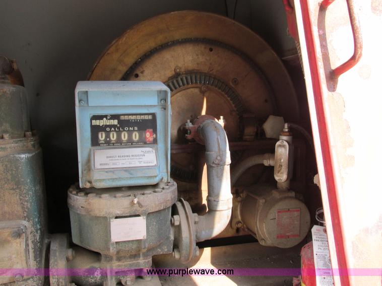 image for item AW9939 1997 International 4700 fuel truck