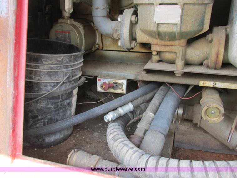 image for item AW9939 1997 International 4700 fuel truck