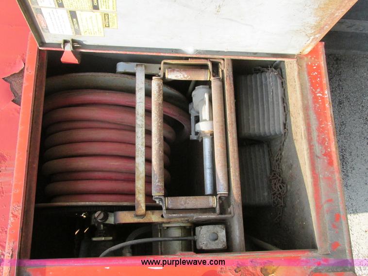 image for item AW9939 1997 International 4700 fuel truck