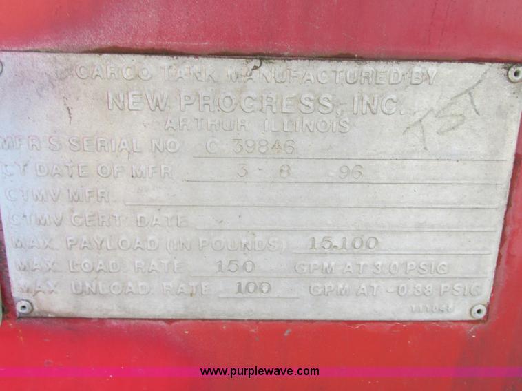 image for item AW9939 1997 International 4700 fuel truck