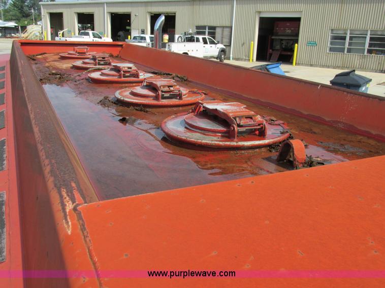 image for item AW9939 1997 International 4700 fuel truck