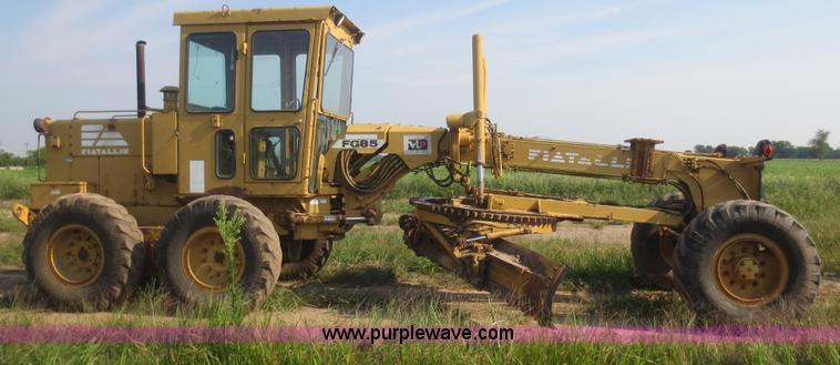 image for item D2125 1988 Fiat-Allis FG85 articulated motor grader