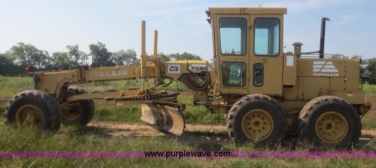 image for item D2125 1988 Fiat-Allis FG85 articulated motor grader