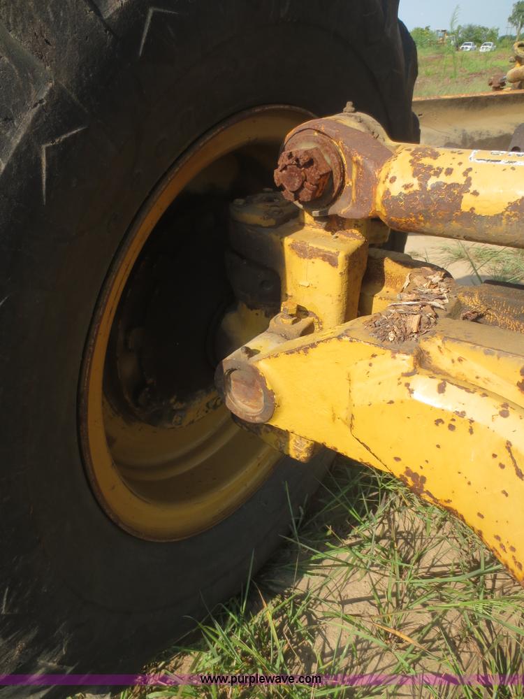 image for item D2125 1988 Fiat-Allis FG85 articulated motor grader