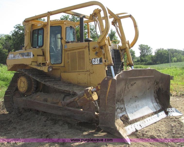 image for item F7467 1987 Caterpillar D7H dozer