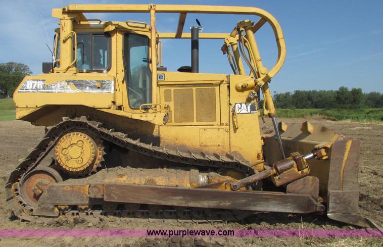 image for item F7467 1987 Caterpillar D7H dozer