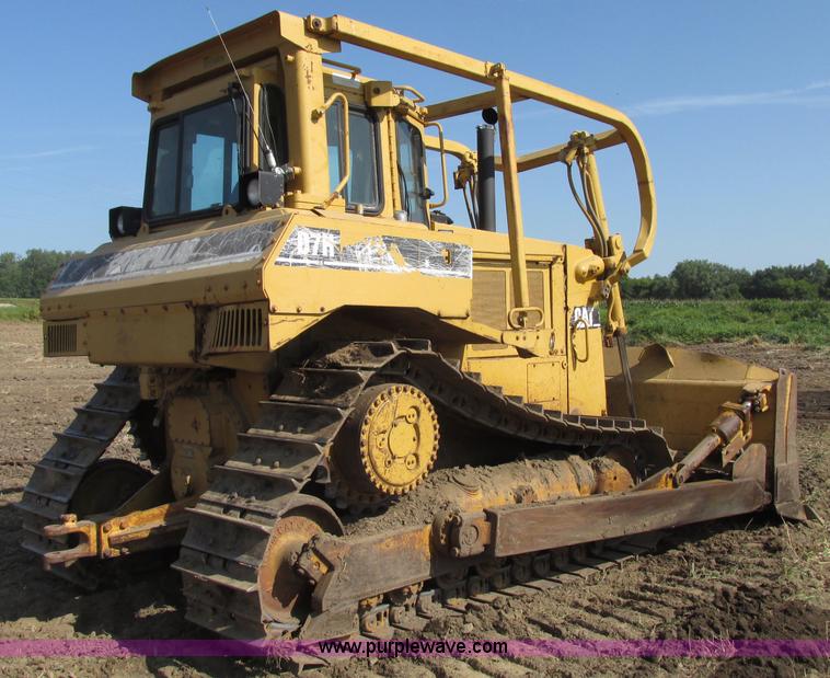 image for item F7467 1987 Caterpillar D7H dozer