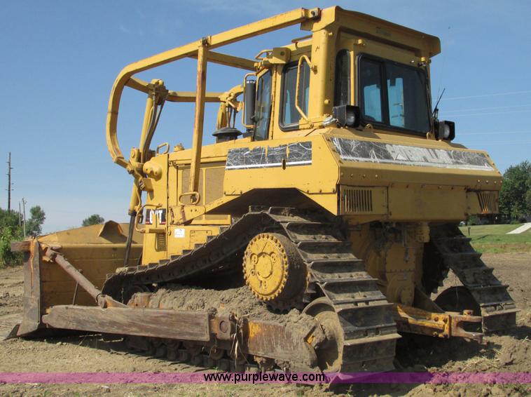 image for item F7467 1987 Caterpillar D7H dozer