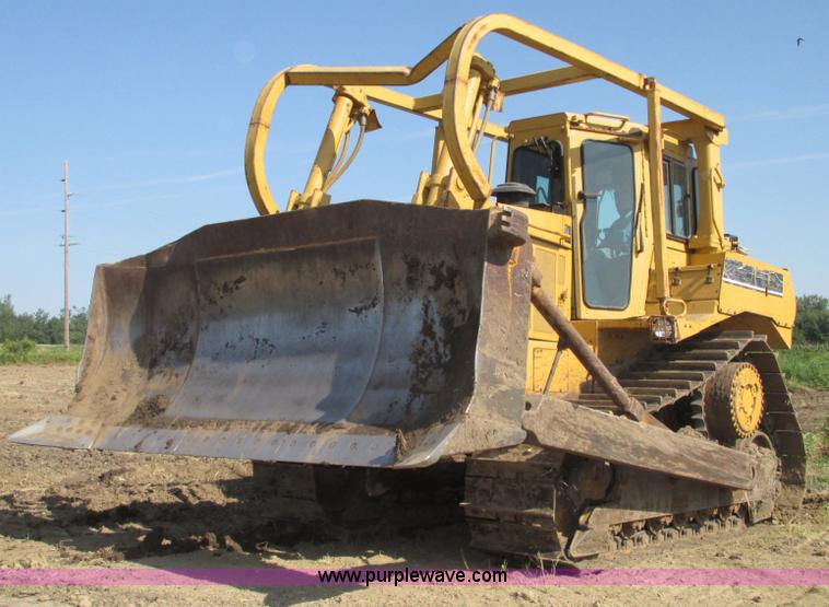 image for item F7467 1987 Caterpillar D7H dozer