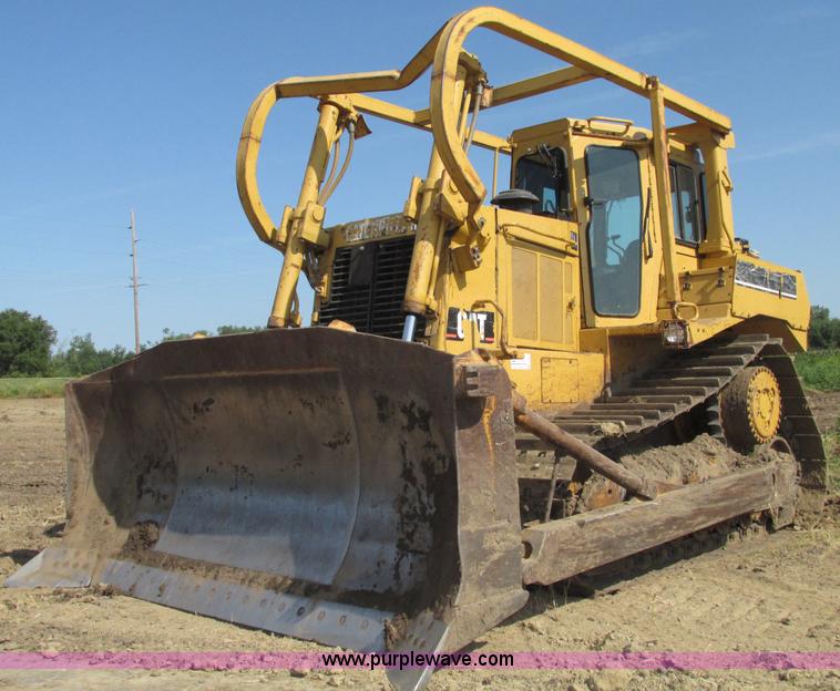 image for item F7467 1987 Caterpillar D7H dozer