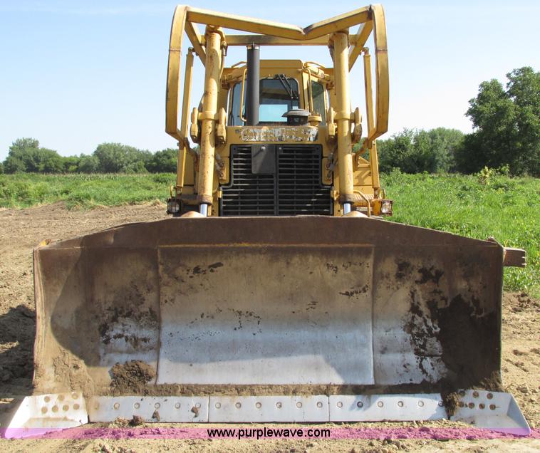 image for item F7467 1987 Caterpillar D7H dozer