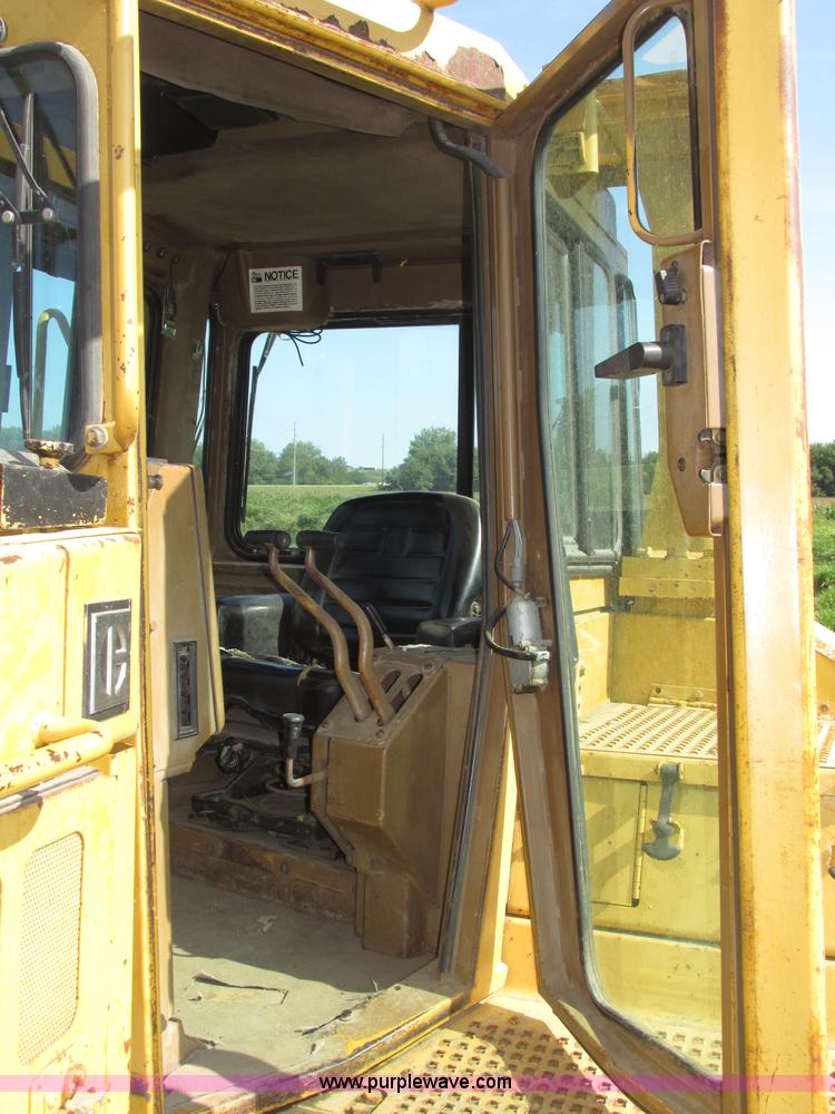 image for item F7467 1987 Caterpillar D7H dozer