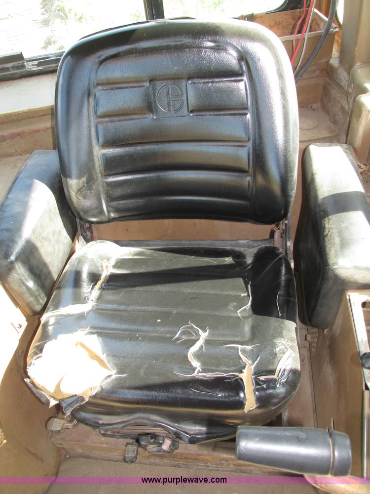 image for item F7467 1987 Caterpillar D7H dozer