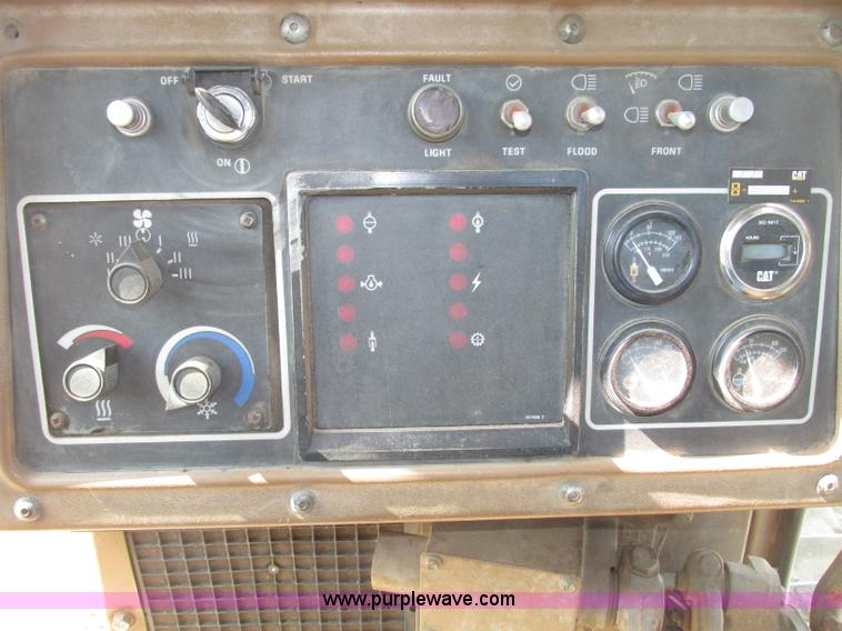 image for item F7467 1987 Caterpillar D7H dozer