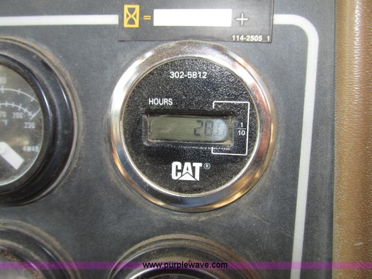 image for item F7467 1987 Caterpillar D7H dozer