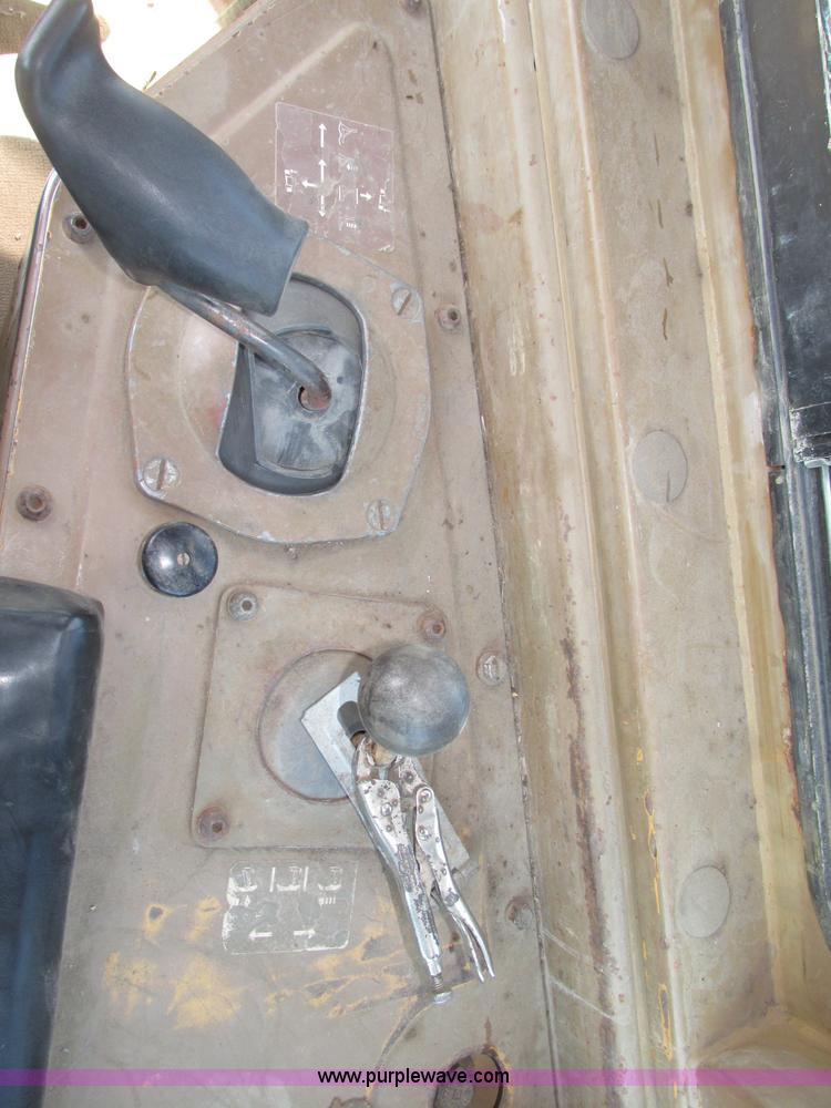 image for item F7467 1987 Caterpillar D7H dozer