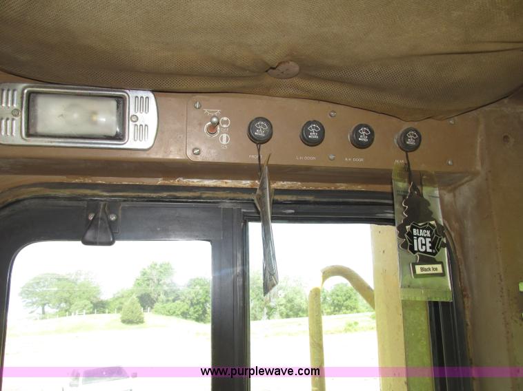 image for item F7467 1987 Caterpillar D7H dozer