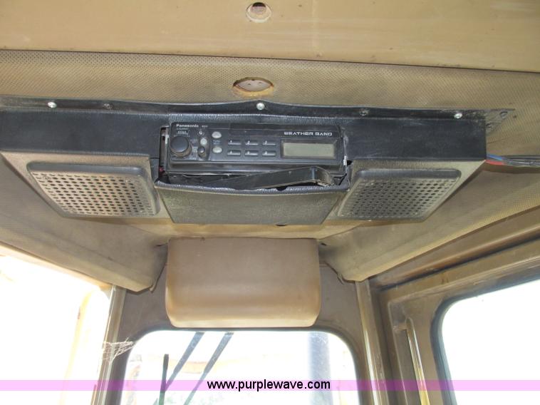 image for item F7467 1987 Caterpillar D7H dozer