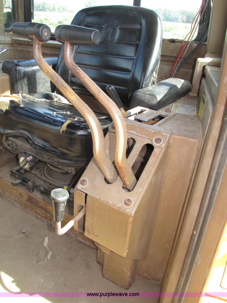 image for item F7467 1987 Caterpillar D7H dozer