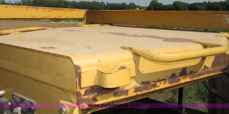 image for item F7467 1987 Caterpillar D7H dozer