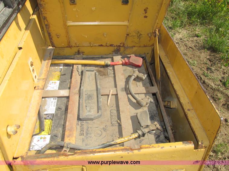 image for item F7467 1987 Caterpillar D7H dozer