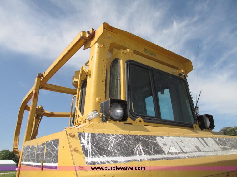 image for item F7467 1987 Caterpillar D7H dozer