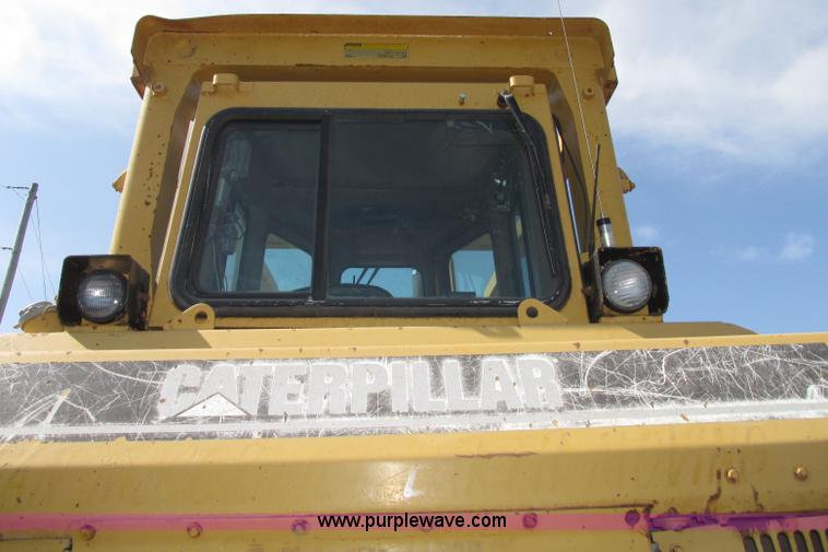 image for item F7467 1987 Caterpillar D7H dozer