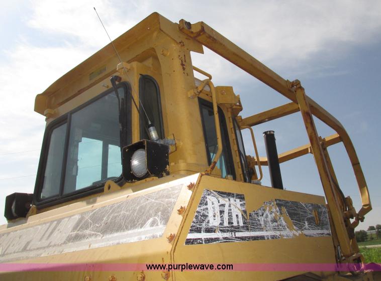 image for item F7467 1987 Caterpillar D7H dozer